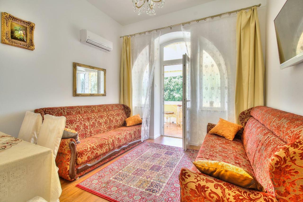 Boutique Apartman Villa Mediteran โปเรช ภายนอก รูปภาพ