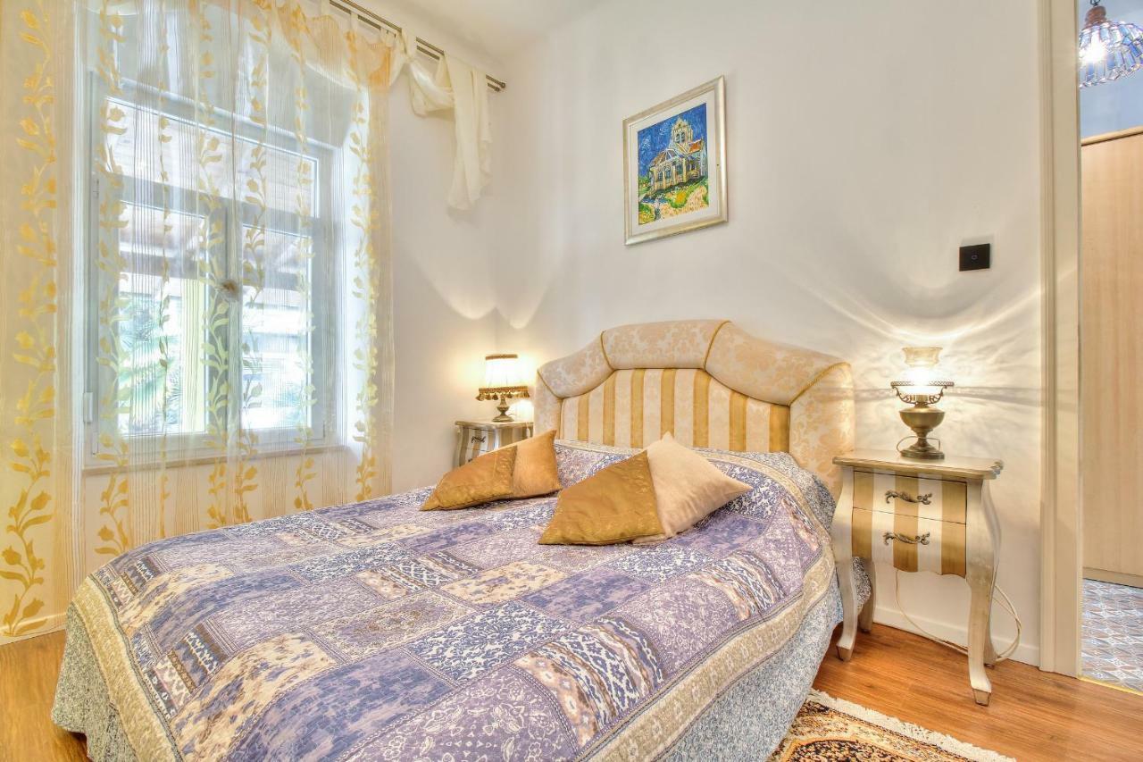 Boutique Apartman Villa Mediteran โปเรช ภายนอก รูปภาพ