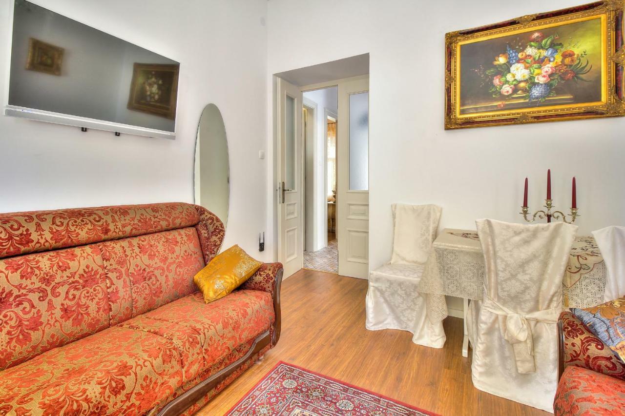 Boutique Apartman Villa Mediteran โปเรช ภายนอก รูปภาพ