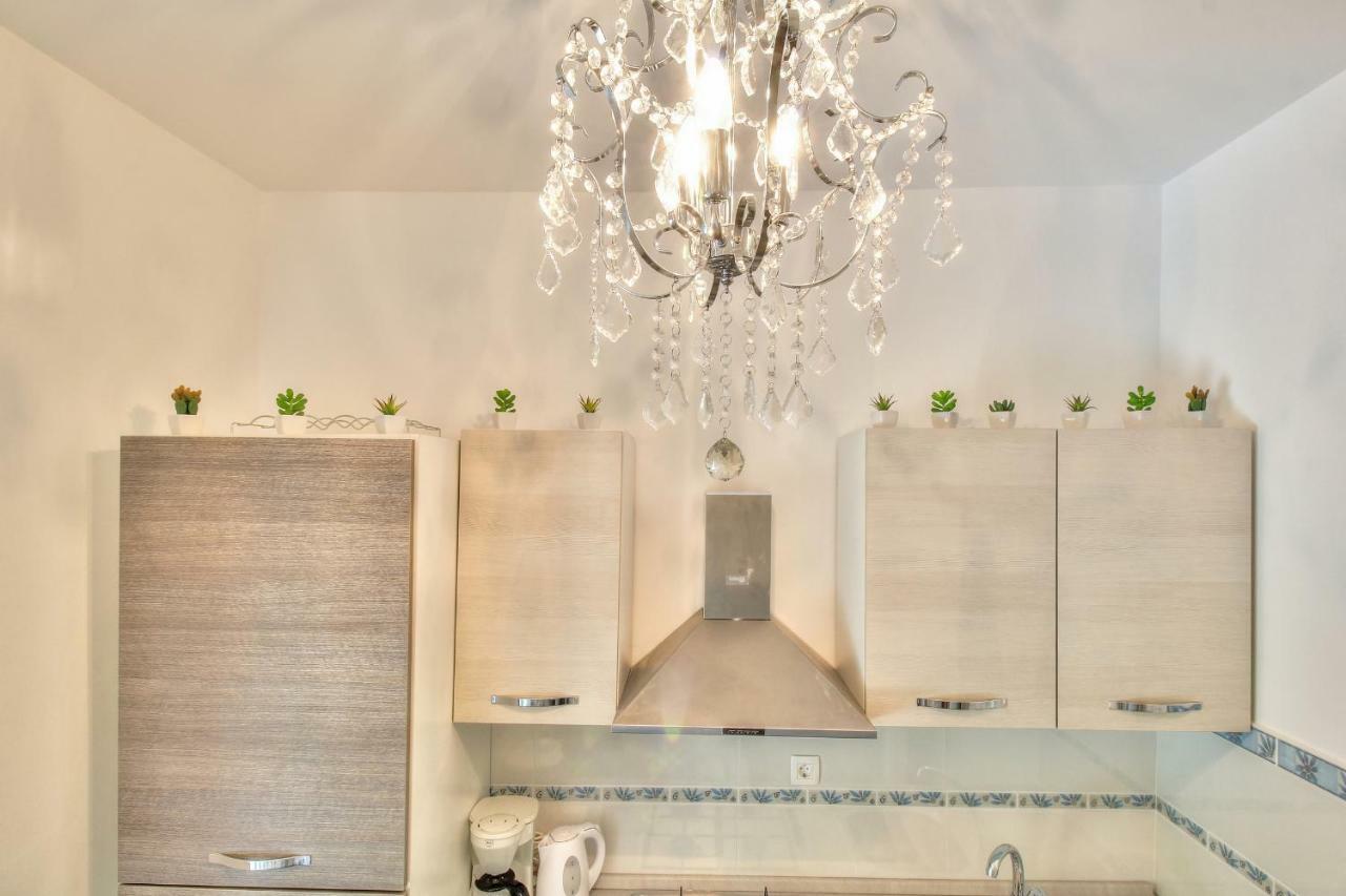 Boutique Apartman Villa Mediteran โปเรช ภายนอก รูปภาพ