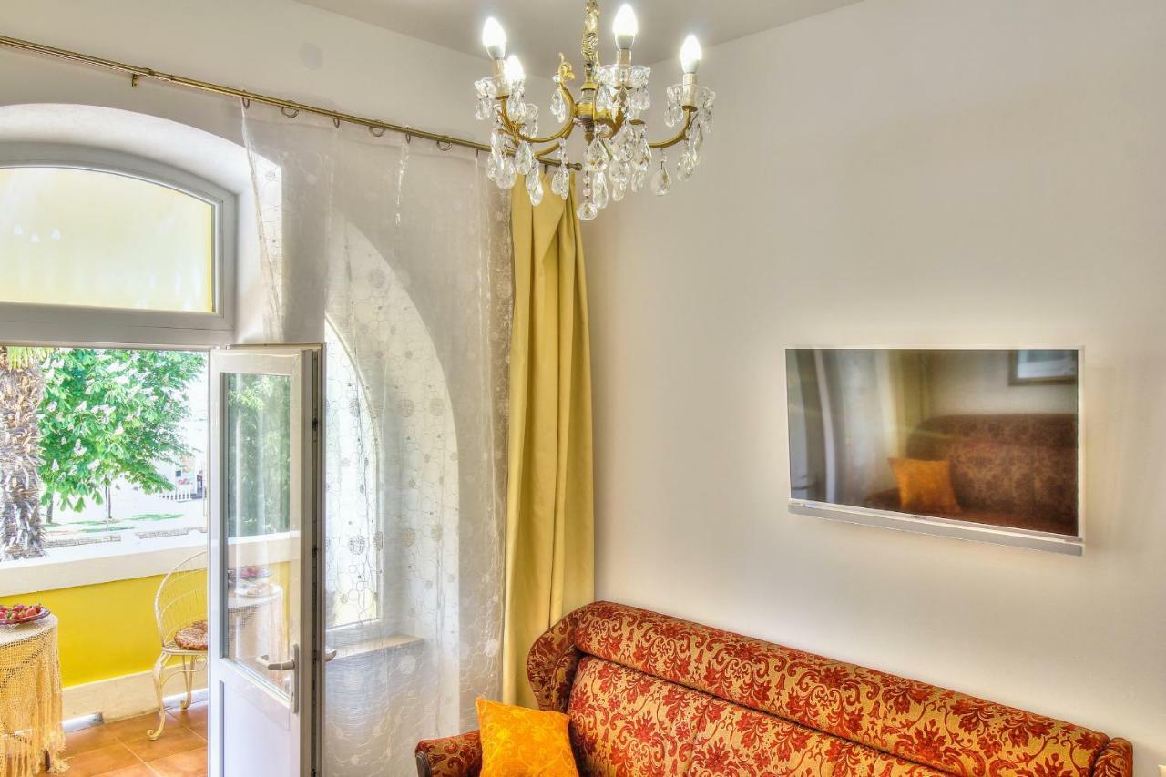 Boutique Apartman Villa Mediteran โปเรช ภายนอก รูปภาพ